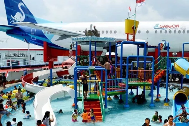Tempat wisata Saygon Pasuruan ada wahana-wahana ini yaitu waterpark Saygon dan Edukasi Pesawat